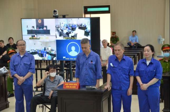 Bán đất chia tiền, nhiều lãnh đạo Công ty Tây Hồ hầu tòa