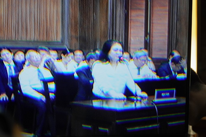 Lãnh án 3 năm tù, bị cáo Nguyễn Phương Hằng còn phải bồi thường cho 2 cá nhân