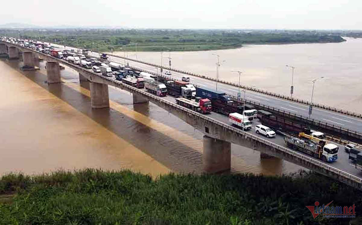 Phát hiện thi thể nữ giới, có thể là nghi phạm bắt cóc bé 2 tuổi ở Hà Nội