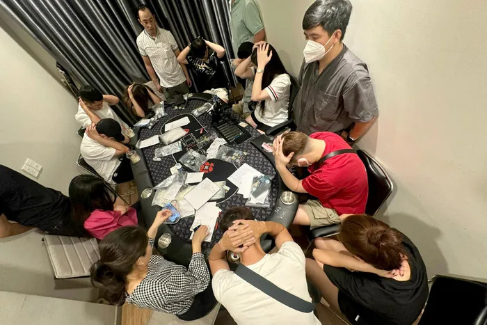 Phá sòng bài Poker tại chung cư cao cấp tại TPHCM