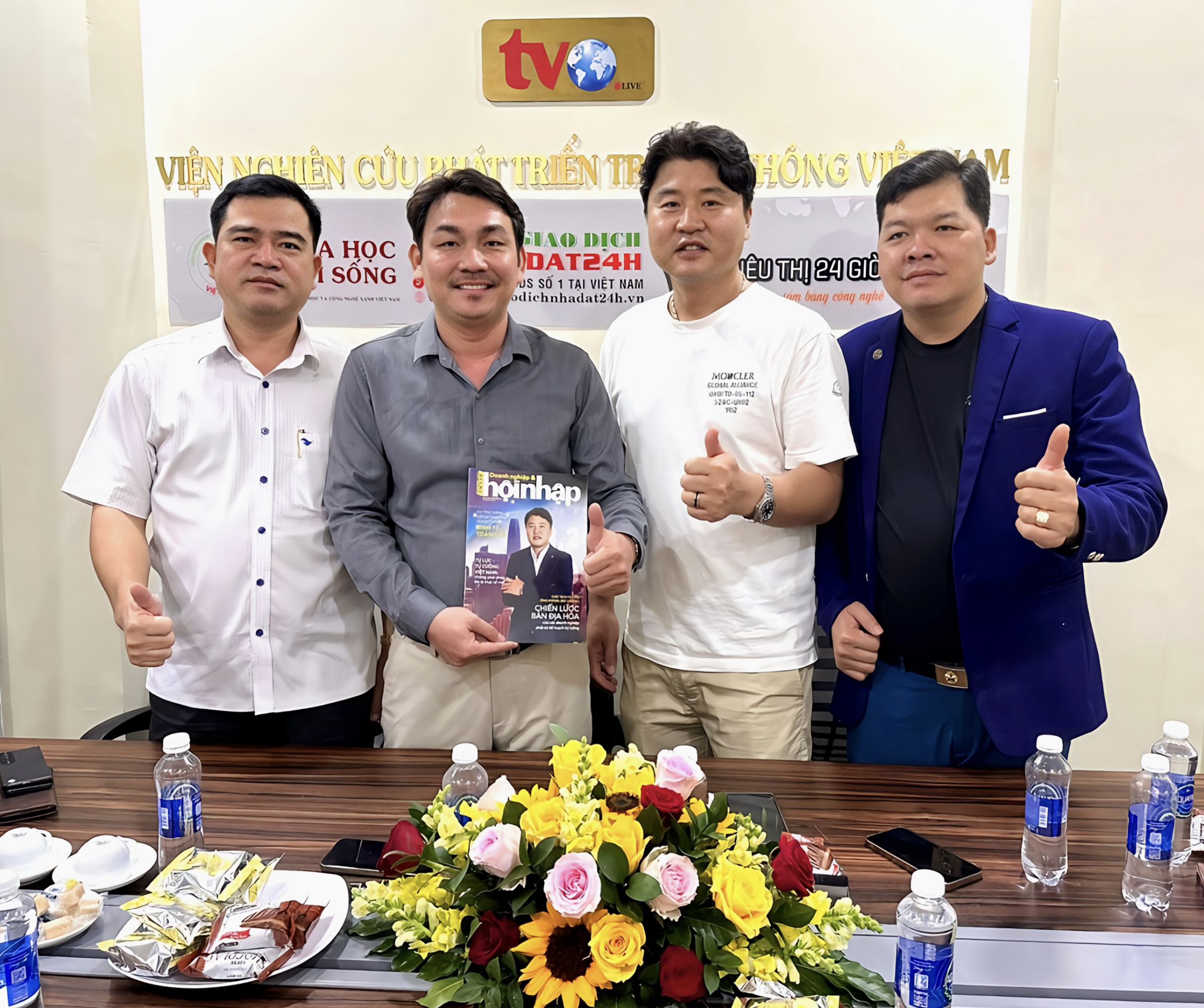 Ông Kwon JaeHaeng - Chủ tịch Uỷ ban hỗ trợ kinh tế Hàn-Việt (KVEEC) thăm và làm việc tại văn phòng TVO