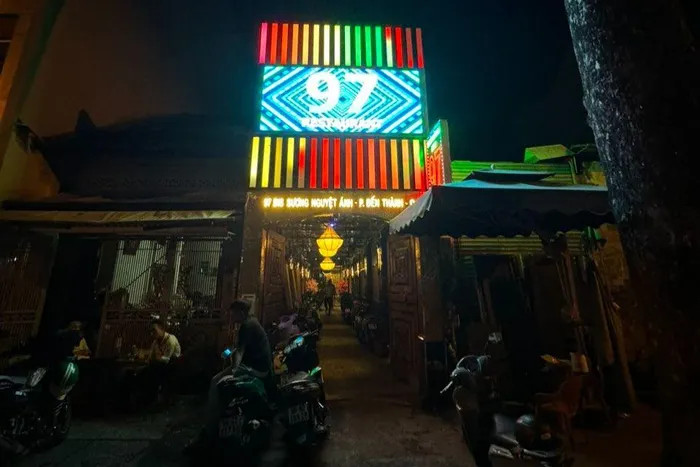 Nhà hàng ở trung tâm TPHCM 'nuôi' 60 tiếp viên nữ để múa sexy, bán dâm