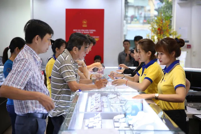 Giá vàng trong nước quay đầu giảm sau khi liên tục lập đỉnh lịch sử