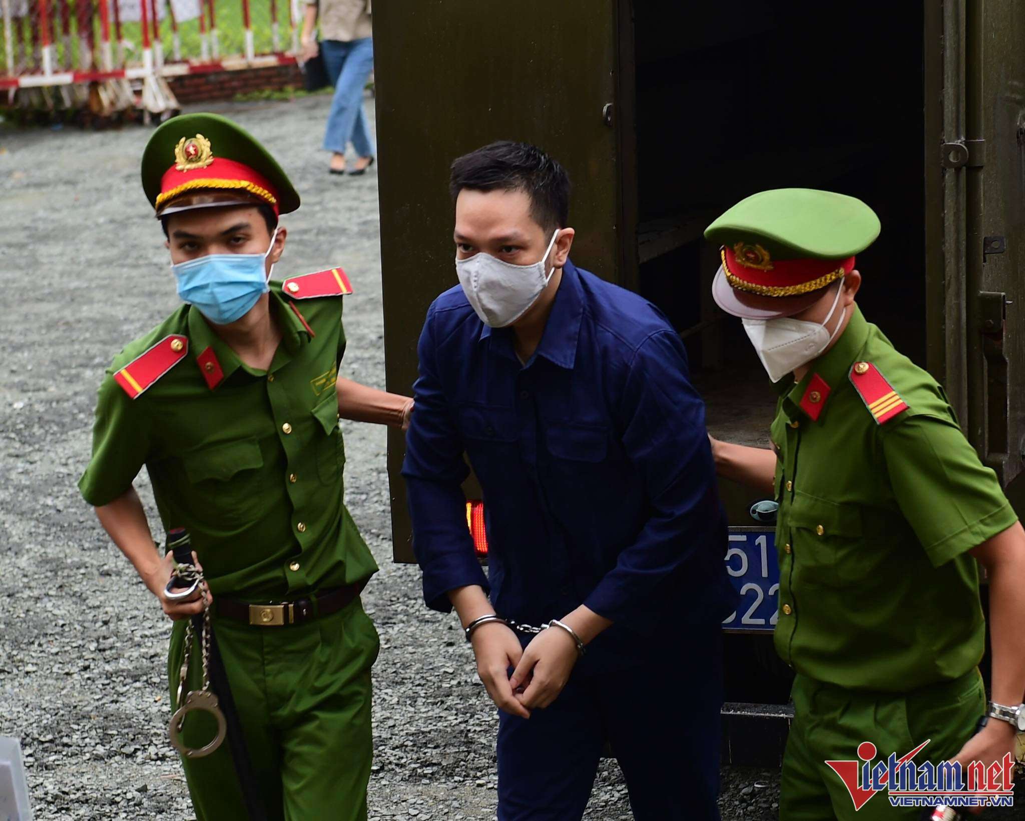 Vì sao không khởi tố người cha vụ hành hạ chết bé gái 8 tuổi tội giết người