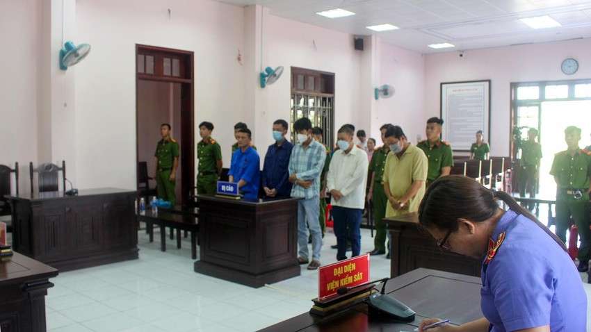 5 'cò lúa' lừa đảo bị phạt hơn 44 năm tù