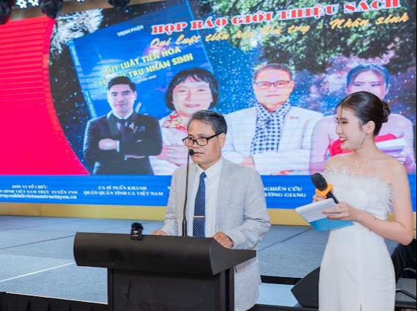 HỌP BÁO: Giới thiệu sách 