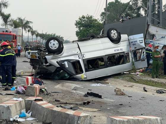 Quảng Nam: Xe đầu kéo và xe khách tông nhau, ít nhất 8 người tử vong