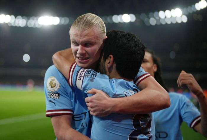 Siêu sao tỏa sáng, Man City trừng phạt Arsenal