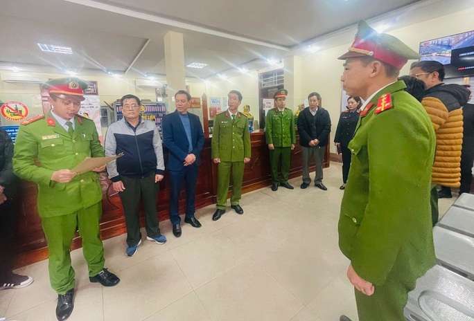 Thêm một trung tâm đăng kiểm dừng hoạt động vì bị công an khám xét