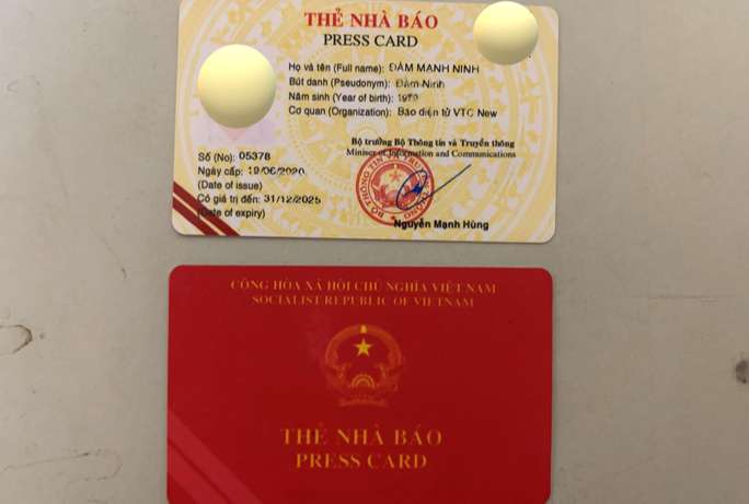 Đặt làm giả thẻ nhà báo để 