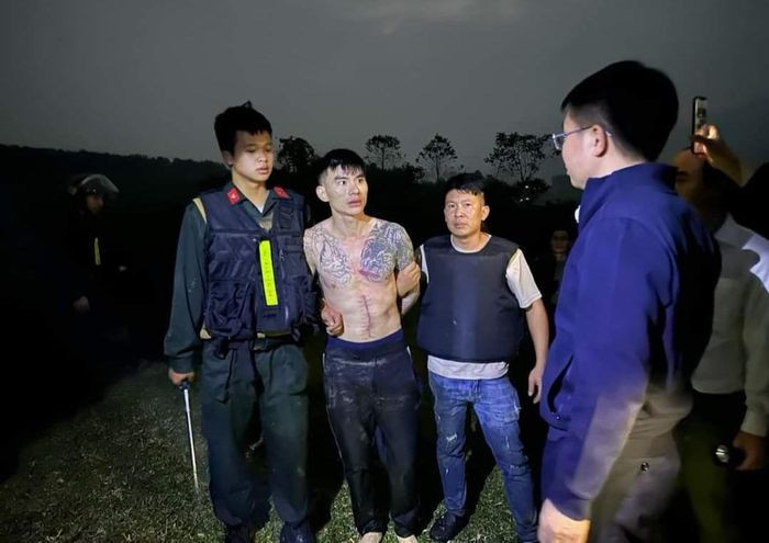 Huy động 200 cảnh sát vây bắt đối tượng dùng súng chống trả lực lượng chức năng
