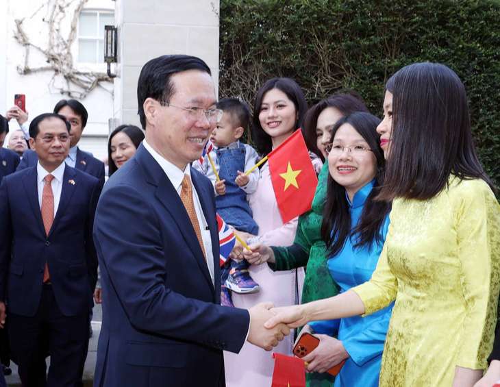 Chủ tịch nước Võ Văn Thưởng thăm cộng đồng người Việt tại Anh