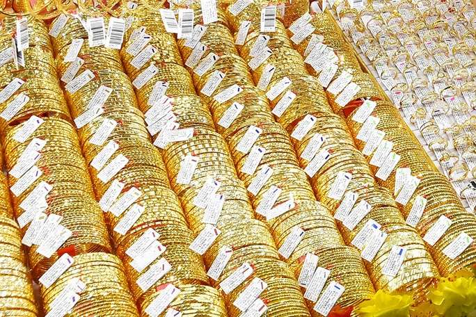 Giá vàng hôm nay 29-7: Vàng trang sức tăng giá mạnh