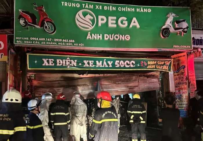 Cháy cửa hàng kinh doanh xe máy khiến 3 người trong 1 gia đình tử vong ở Hà Nội