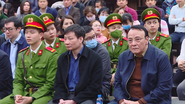 Xét xử vụ án Tân Hoàng Minh: Bị hại kể 'có người đã chết khi chưa được nhận lại tiền'