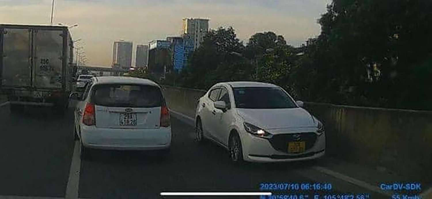 Nữ tài xế lái ô tô đi ngược chiều tại Vành đai 3 trên cao bị xử phạt