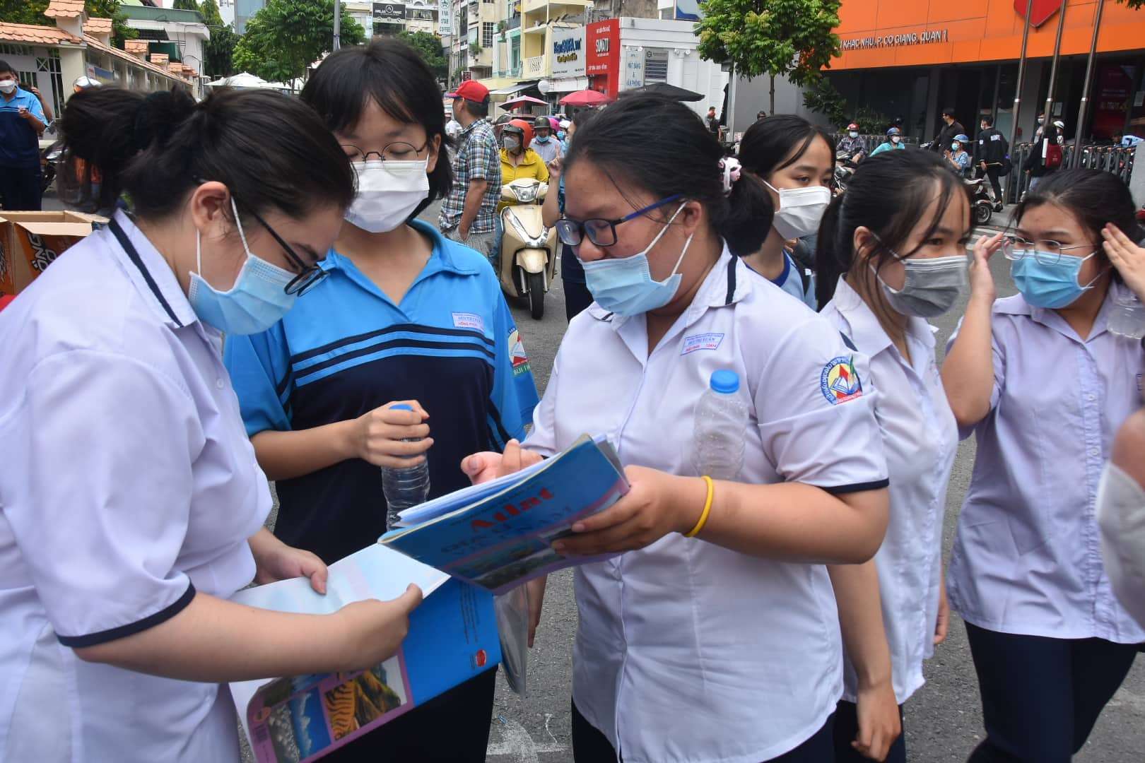 Chiều nay (27-6), hơn 1 triệu thí sinh làm thủ tục dự thi tốt nghiệp THPT