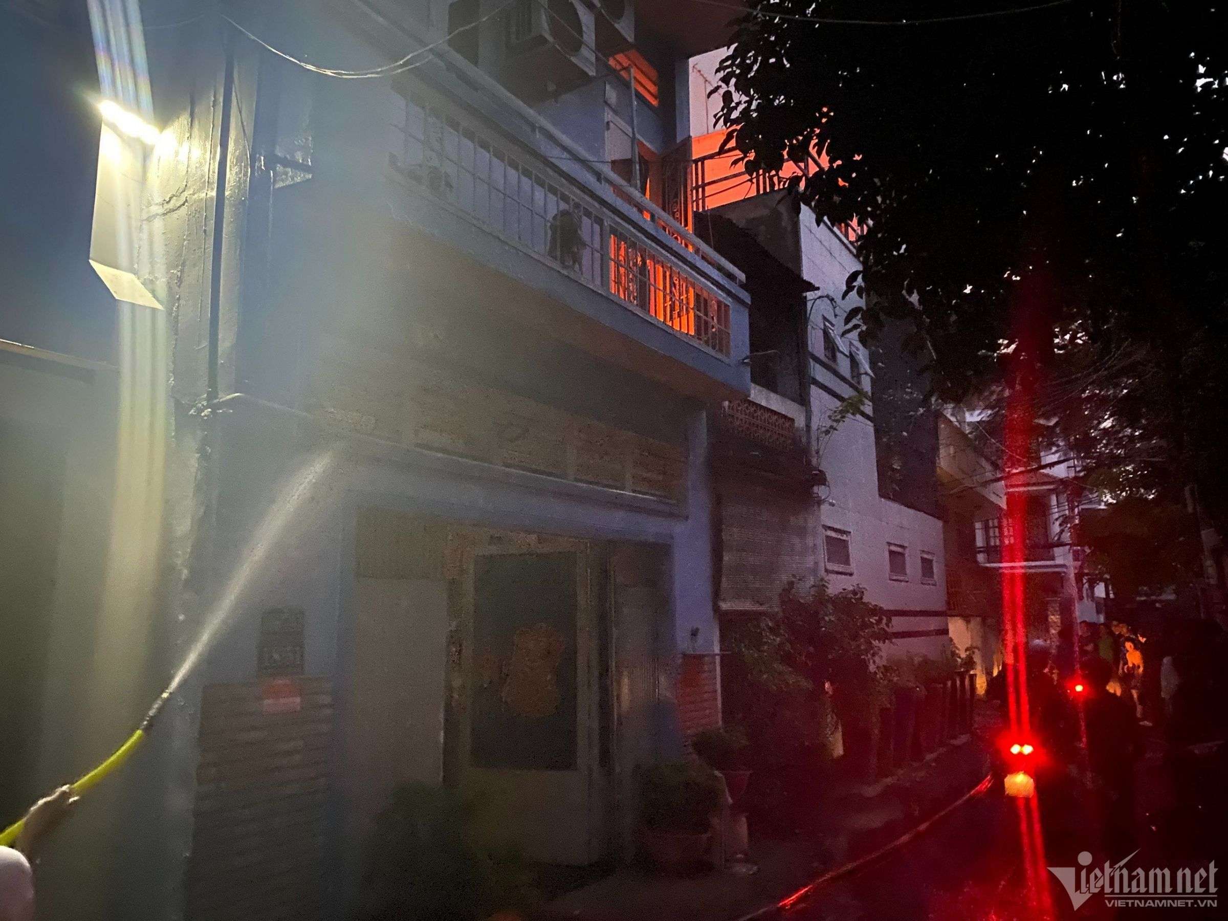 Cháy nhà 3 tầng ở TP.HCM, 2 người tử vong
