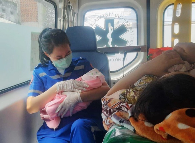 Sản phụ đẻ rớt trong nhà tắm: 2 mẹ con sức khỏe ổn định
