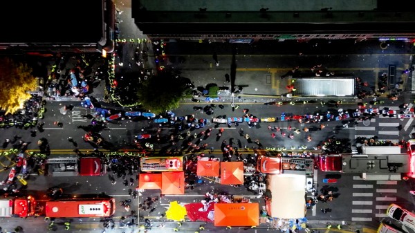 PHỐ ĐÊM KHÔNG NGỦ Ở SEOUL: THẢM KỊCH TRONG ĐÁM ĐÔNG 100.000 NGƯỜI